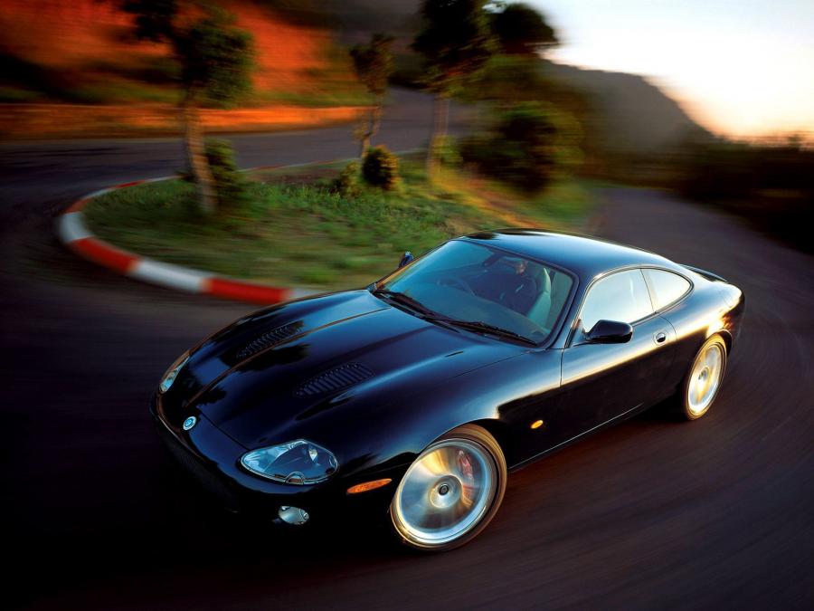  Jaguar XKR Coupe 2004 года  (фото 14 из 16)